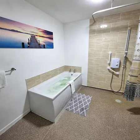 *c.sani* Setup For Your Relaxed & Amazing + Free Parking + Free Fast Wifi * Лідс