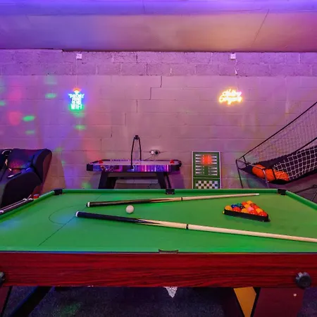 Будинок відпочинку *c.sani* Setup For Your Relaxed & Amazing + Free Parking + Free Fast Wifi * Лідс