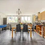 *c.sani* Setup For Your Relaxed & Amazing + Free Parking + Free Fast Wifi * Holiday home Leeds (West Yorkshire)