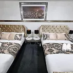 *c.sani* Setup For Your Relaxed & Amazing + Free Parking + Free Fast Wifi * * Leeds (West Yorkshire)