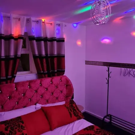 Holiday home *c.sani* Setup For Your Relaxed & Amazing + Free Parking + Free Fast Wifi * Leeds (West Yorkshire)