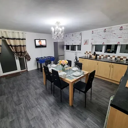 Holiday home *c.sani* Setup For Your Relaxed & Amazing + Free Parking + Free Fast Wifi * *