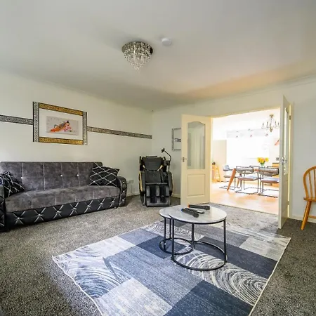 *c.sani* Setup For Your Relaxed & Amazing + Free Parking + Free Fast Wifi * לידס