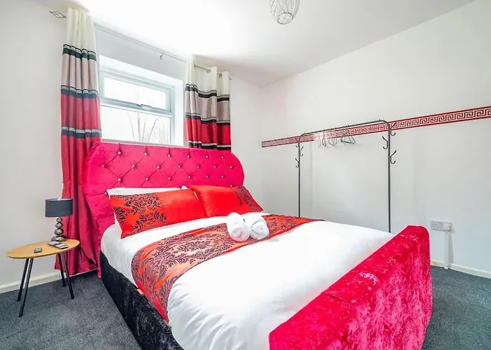 *c.sani* Setup For Your Relaxed & Amazing + Free Parking + Free Fast Wifi * * ليدز