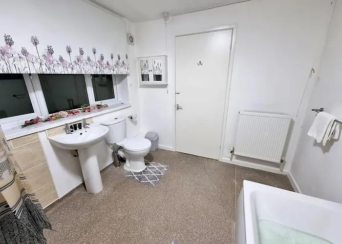 *c.sani* Setup For Your Relaxed & Amazing + Free Parking + Free Fast Wifi * ليدز