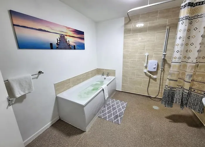 *c.sani* Setup For Your Relaxed & Amazing + Free Parking + Free Fast Wifi * ليدز