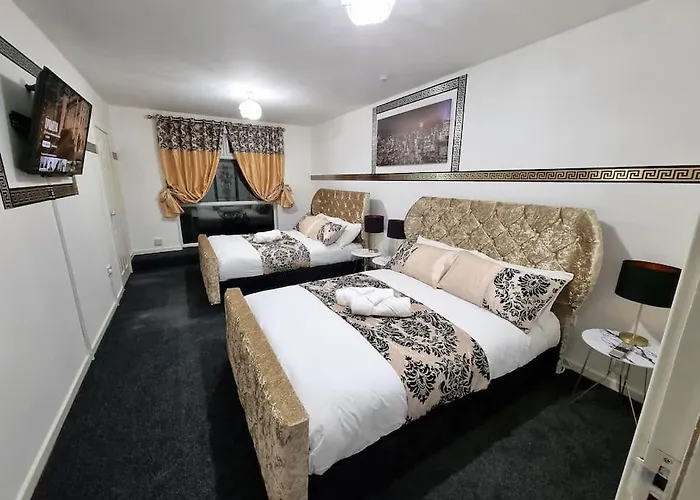 *c.sani* Setup For Your Relaxed & Amazing + Free Parking + Free Fast Wifi * بيت للعطل ليدز