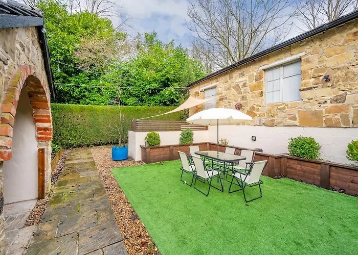 *c.sani* Setup For Your Relaxed & Amazing + Free Parking + Free Fast Wifi * ليدز