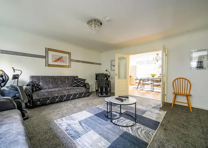 *c.sani* Setup For Your Relaxed & Amazing + Free Parking + Free Fast Wifi * ليدز