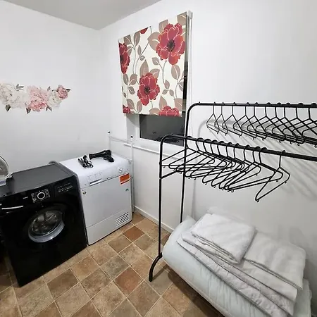 *c.sani* Setup For Your Relaxed & Amazing + Free Parking + Free Fast Wifi * * Leeds (West Yorkshire)