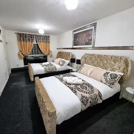 *c.sani* Setup For Your Relaxed & Amazing + Free Parking + Free Fast Wifi * بيت للعطل ليدز