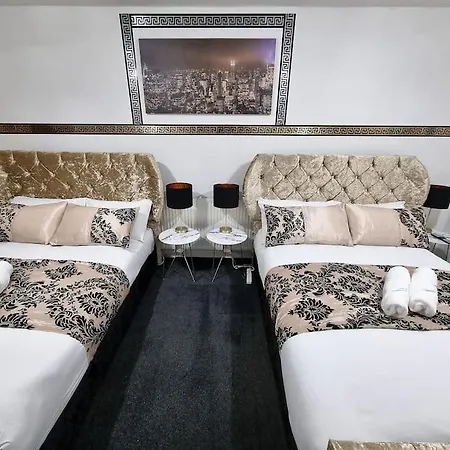*c.sani* Setup For Your Relaxed & Amazing + Free Parking + Free Fast Wifi * * ليدز