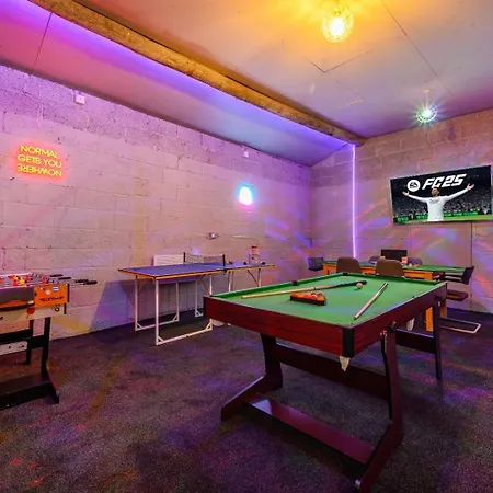 *c.sani* Setup For Your Relaxed & Amazing + Free Parking + Free Fast Wifi * بيت للعطل ليدز