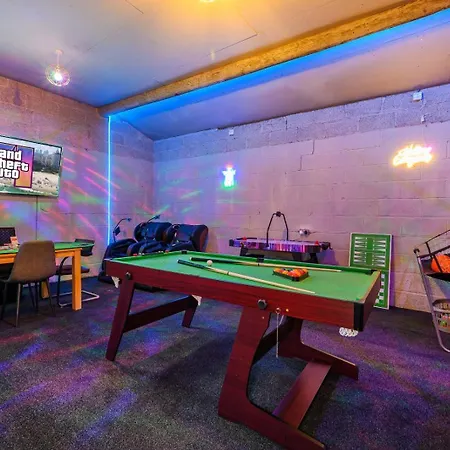 *c.sani* Setup For Your Relaxed & Amazing + Free Parking + Free Fast Wifi * * ليدز
